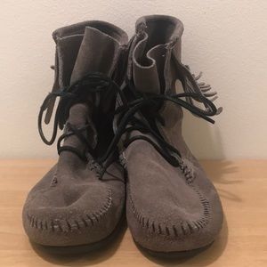 Minnetonka Fringe Moccassins